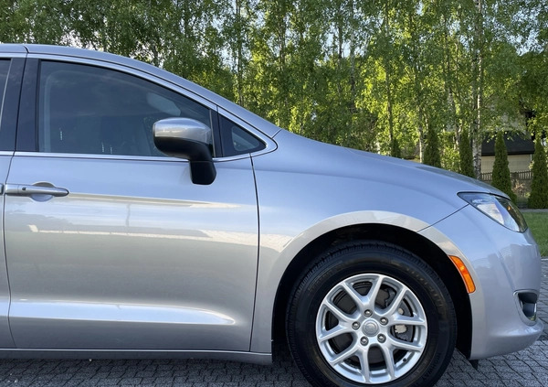 Chrysler Pacifica cena 85999 przebieg: 100000, rok produkcji 2017 z Częstochowa małe 379